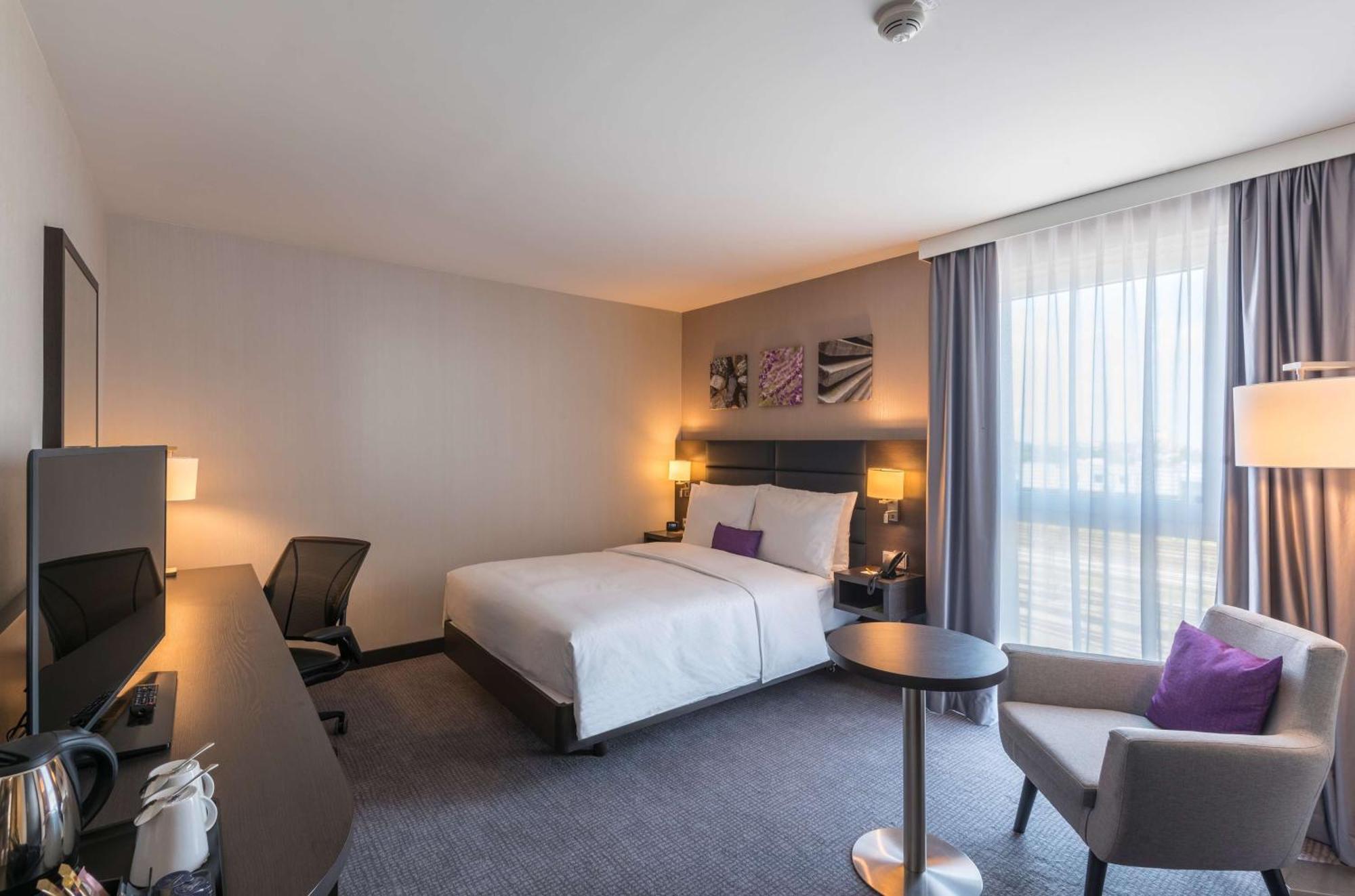 Hilton Garden West Hotel 4*