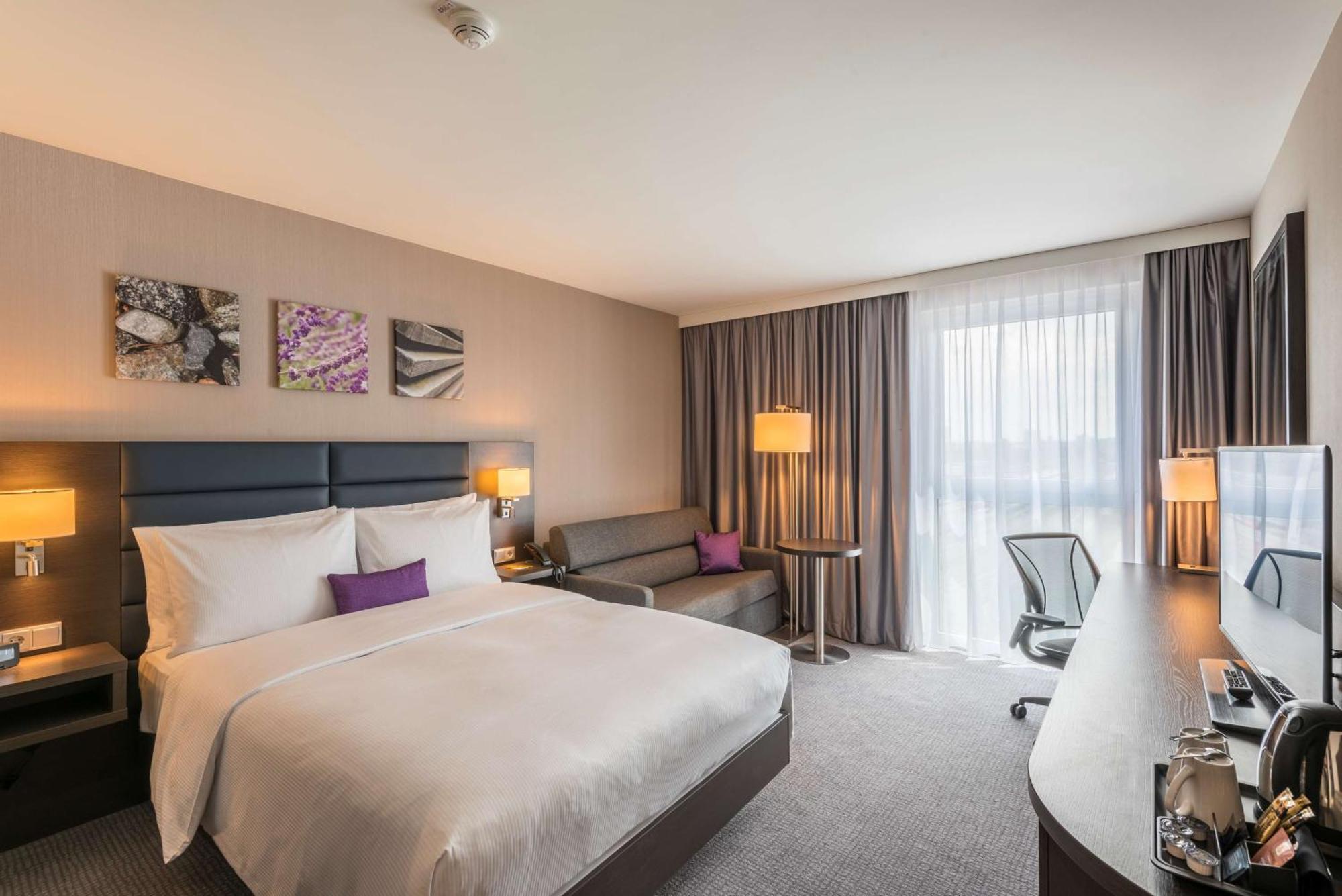 Hilton Garden West