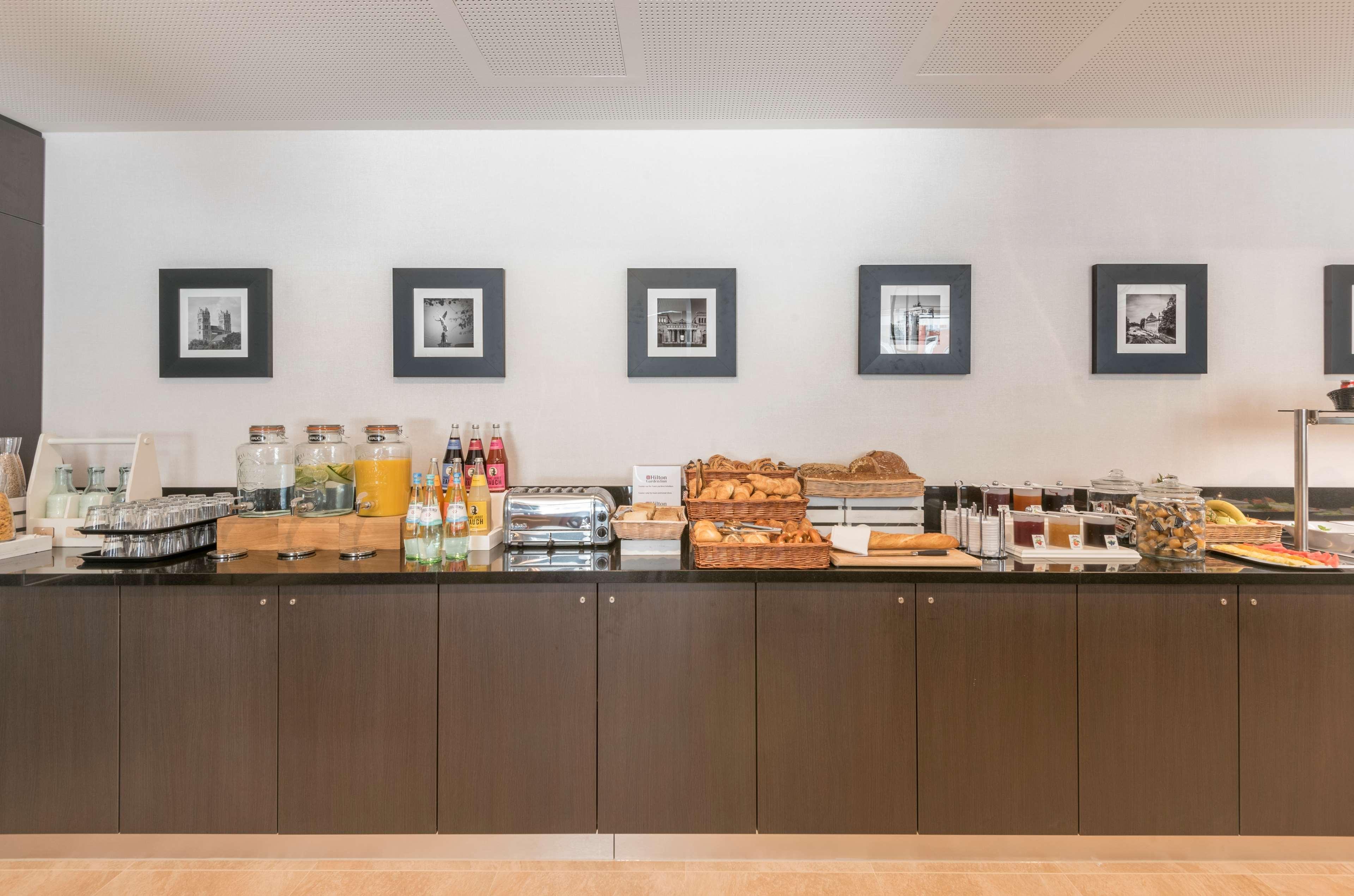 Hilton Garden West Hotel 4*