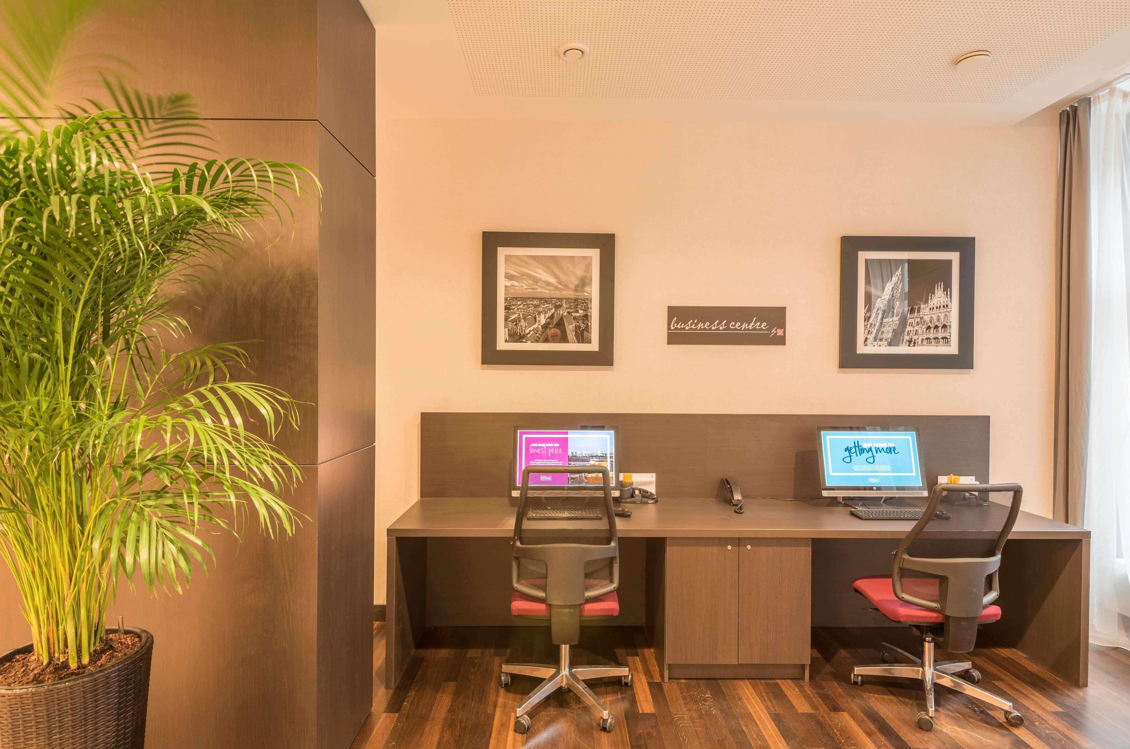 Hilton Garden West Hotel 4*